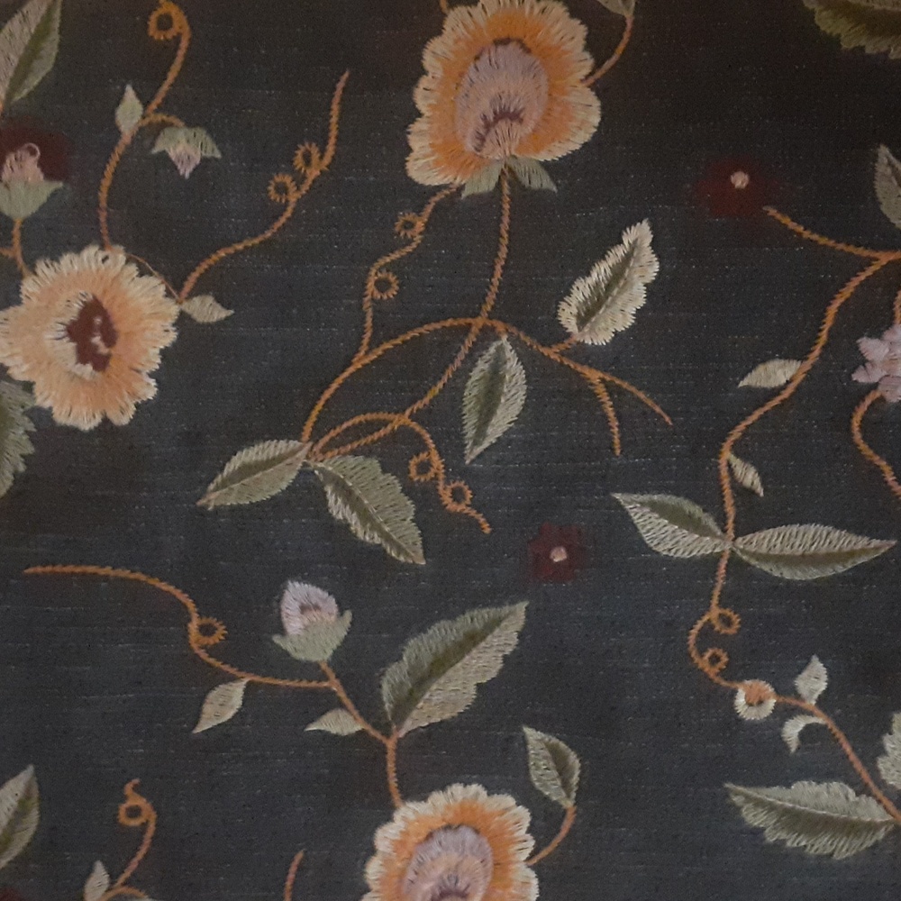 embroidered jean skirt - Picture 2 of 5